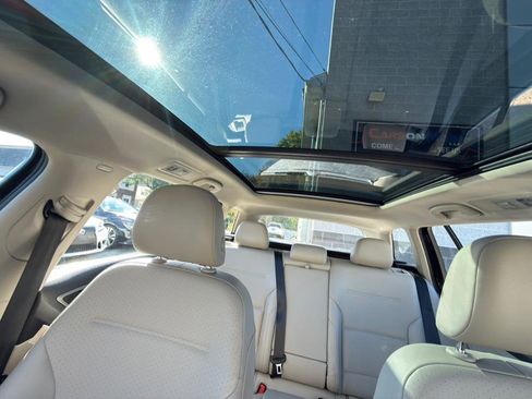 Used 2016 Volkswagen Golf SE image 24