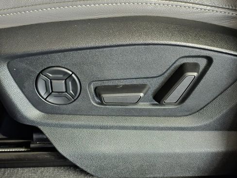 Used 2023 Audi Q8 Prestige w/ Prestige Package image 17