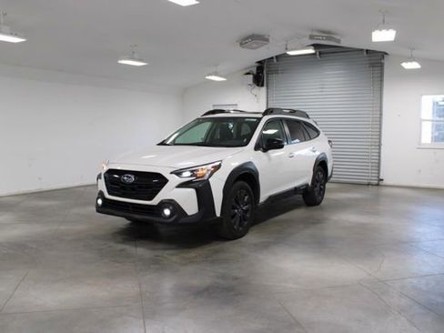 Used 2025 Subaru Outback Onyx Edition AWD/4WD image 4