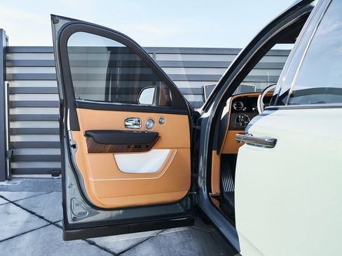 Used 2025 Rolls-Royce Cullinan image 35