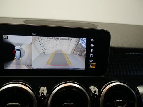 Used 2020 Mercedes-Benz GLB 250 4MATIC image 40