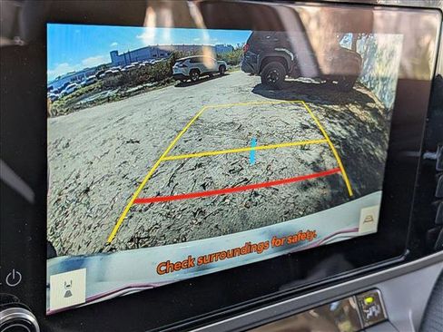 Used 2025 Toyota Camry SE w/ Convenience Package image 6