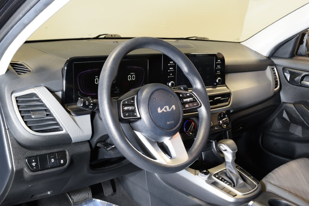 Used 2024 Kia Seltos LX AWD/4WD image 11