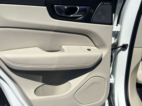 Used 2018 Volvo XC60 T8 Inscription image 27