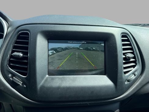 Used 2020 Jeep Compass Latitude image 19