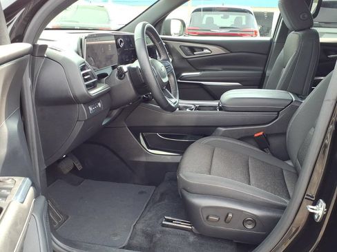 Used 2024 Chevrolet Traverse LT w/ Trailering Package AWD/4WD image 11