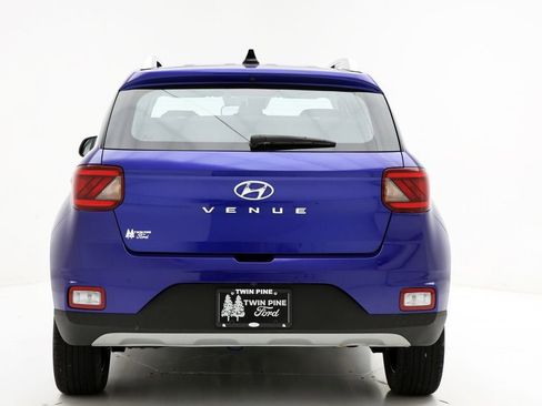 Used 2022 Hyundai Venue SEL image 8