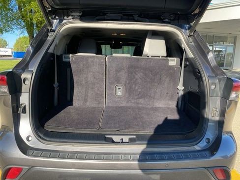 Used 2023 Toyota Highlander Limited image 13