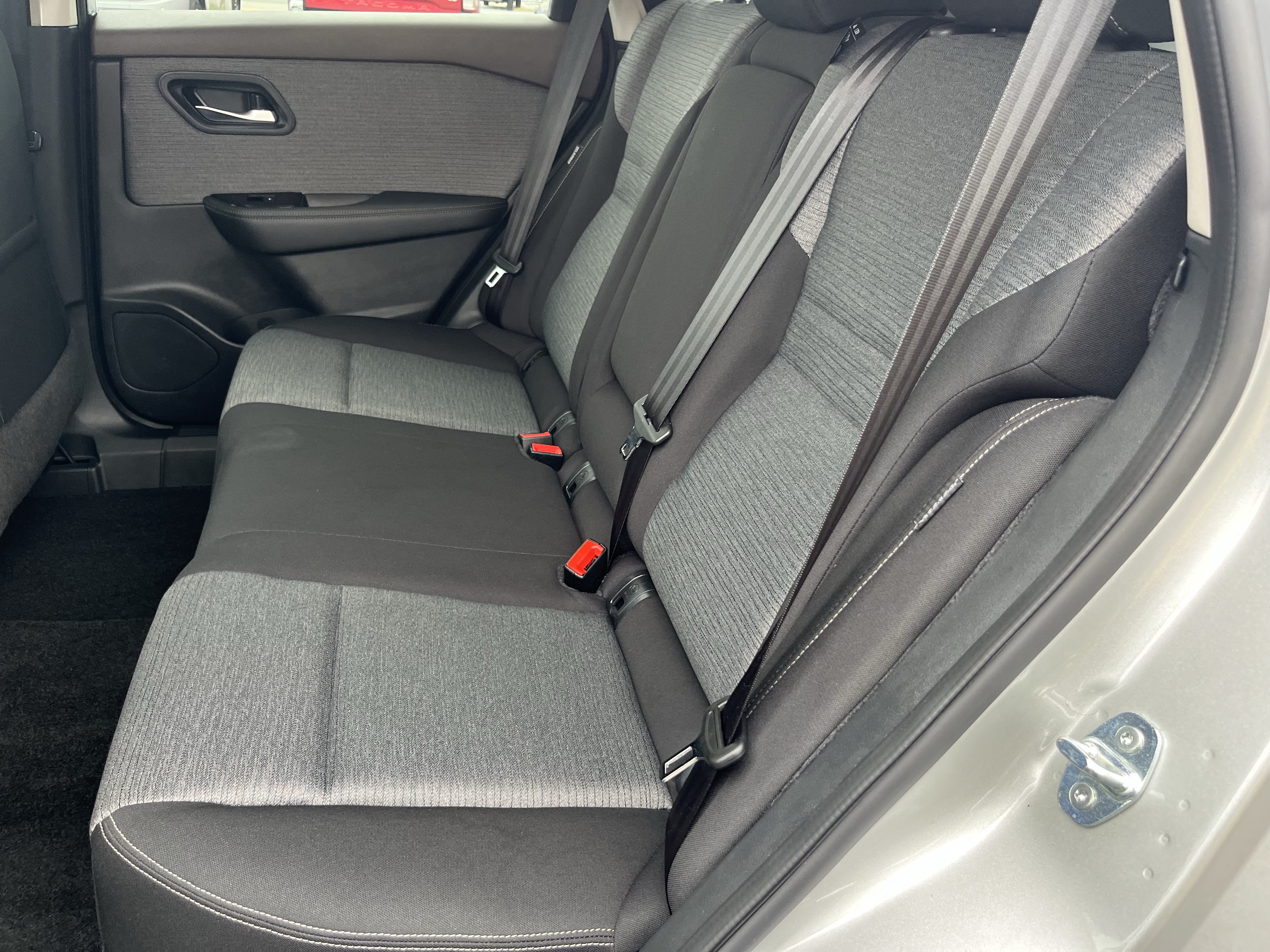 Used 2023 Nissan Rogue SV AWD/4WD image 17