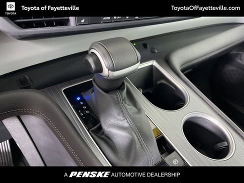 Certified 2025 Toyota Sienna XLE FWD image 35