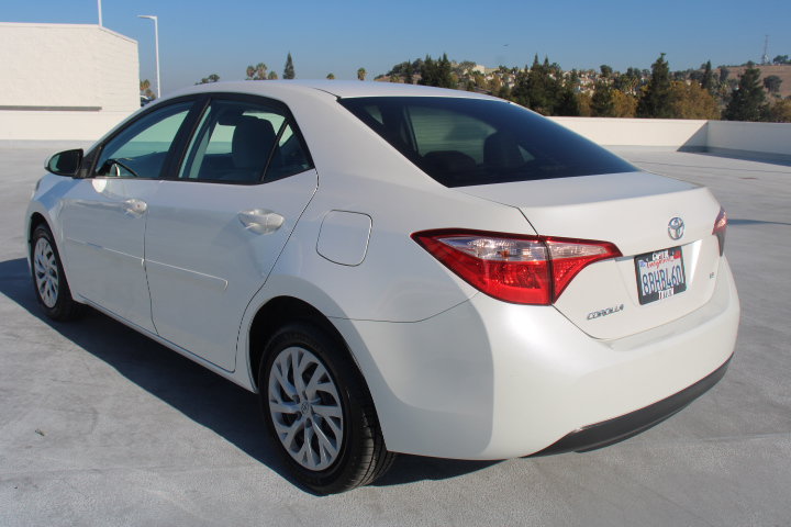 Used 2017 Toyota Corolla LE w/ Carpet Mat Package (TMS) FWD image 5
