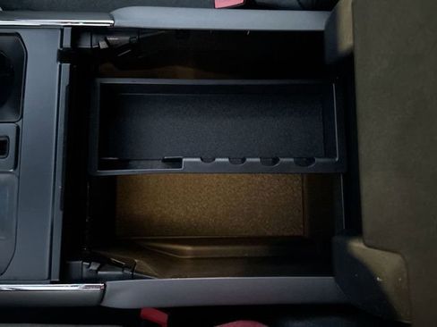 Used 2022 Ford F150 Lightning XLT image 29