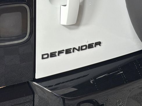 New 2026 Land Rover Defender 110 X-Dynamic SE image 29