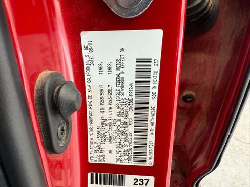 Used 2021 Toyota Tacoma TRD Sport w/ Technology Package image 27