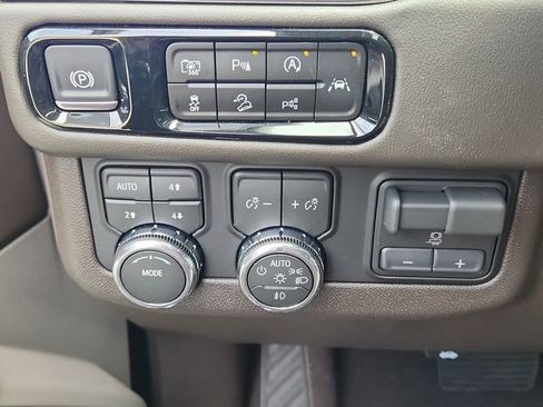 New 2026 GMC Yukon XL Elevation w/ Elevation Premium Package AWD/4WD image 24