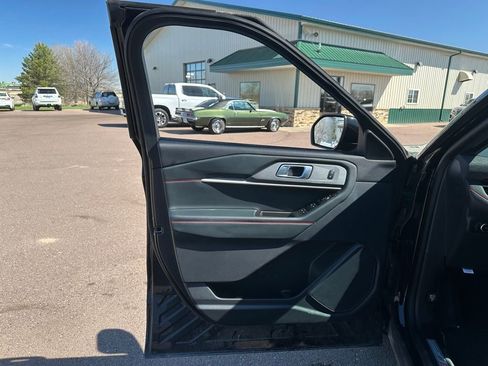 Used 2025 Ford Explorer ST-Line image 11