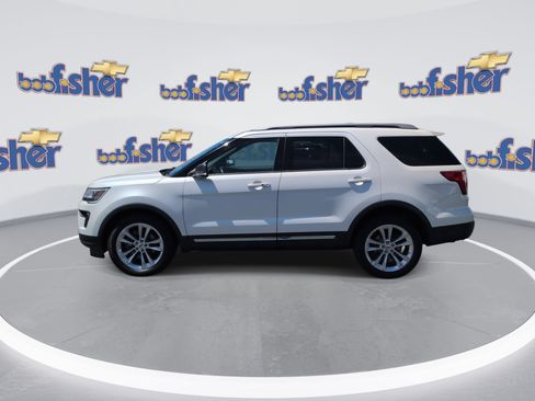 Used 2019 Ford Explorer XLT w/ Equipment Group 202A AWD/4WD image 5