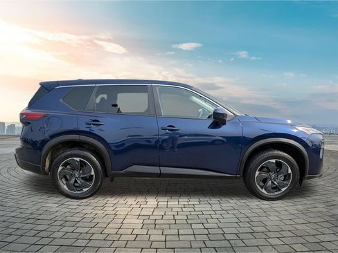 Certified 2025 Nissan Rogue SV FWD image 4