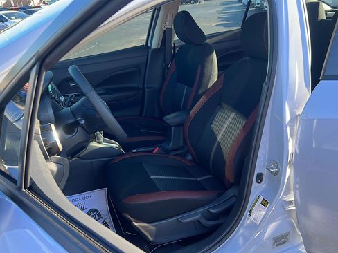 New 2025 Nissan Versa SR w/ Trunk Package image 13