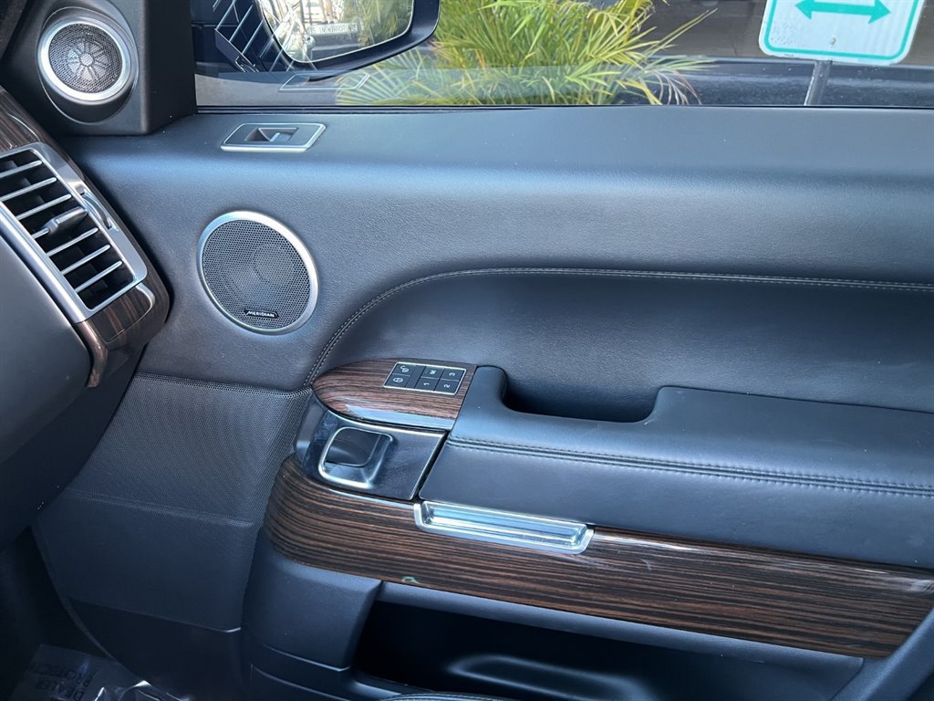 Used 2015 Land Rover Range Rover HSE AWD/4WD image 30