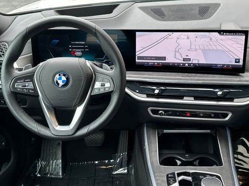 Used 2025 BMW X5 xDrive50e image 15