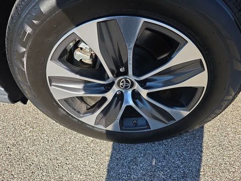 Used 2021 Toyota Highlander XLE image 17