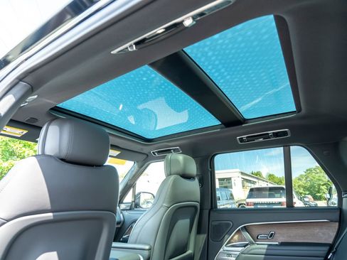 New 2025 Land Rover Range Rover SE image 22