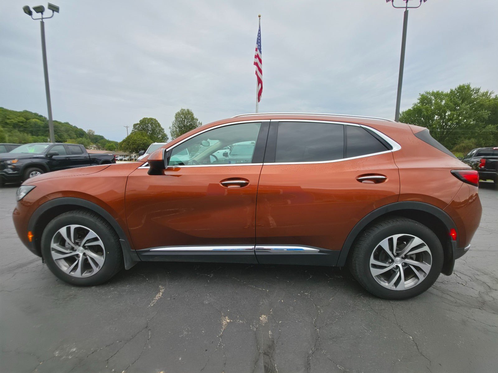 Used 2021 Buick Envision Essence w/ Technology Package I AWD/4WD image 2