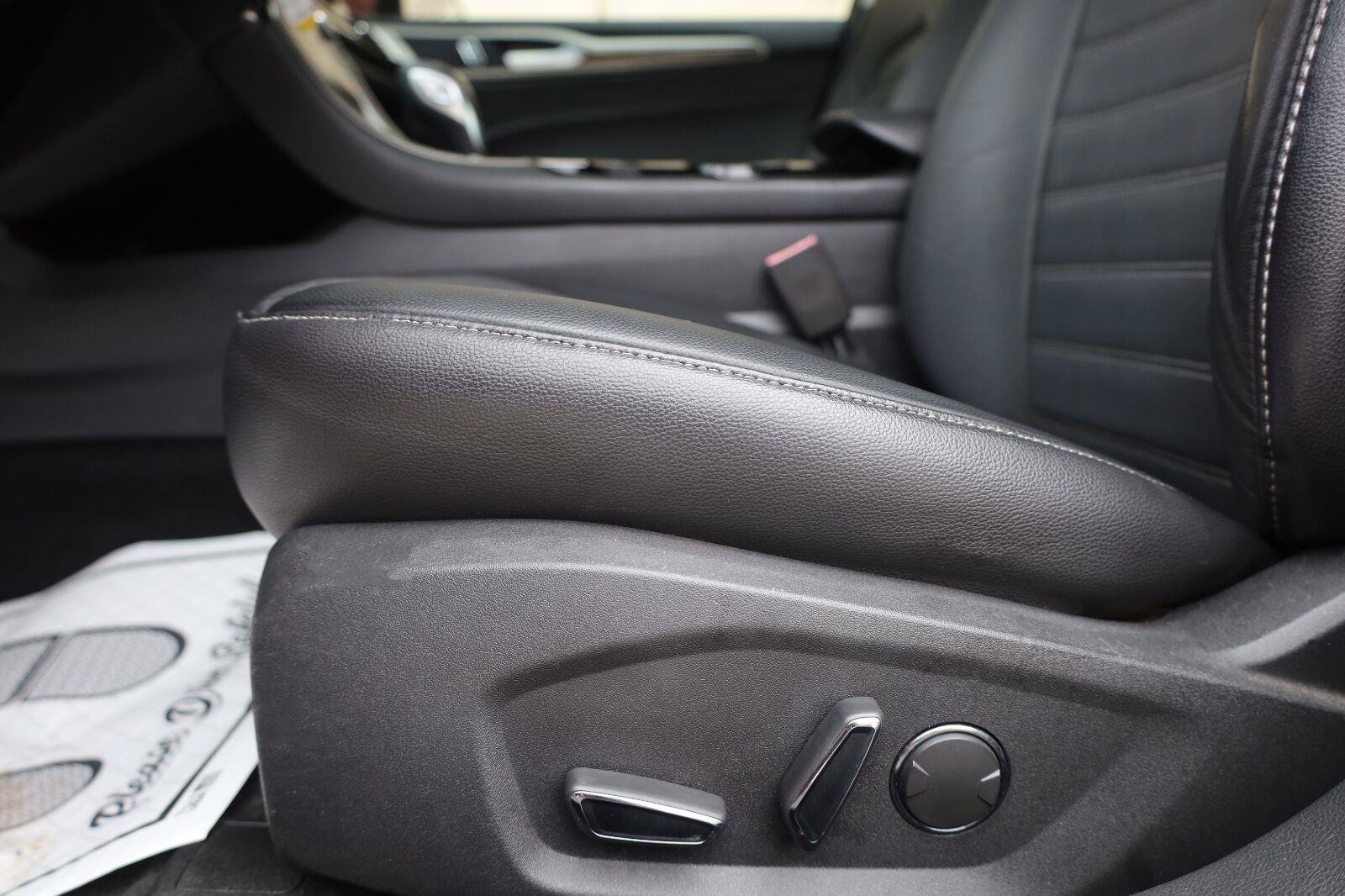 Used 2014 Ford Fusion SE w/ Equipment Group 202A FWD image 19