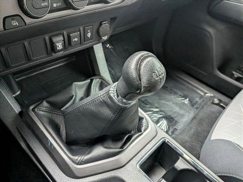 Used 2022 Toyota Tacoma TRD Off-Road image 11