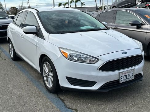 Used 2018 Ford Focus SE image 3