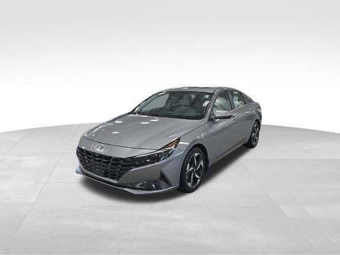 Used 2022 Hyundai Elantra Limited image 7