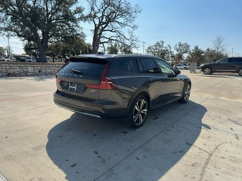 Certified 2025 Volvo V60 B5 Cross Country Plus image 5