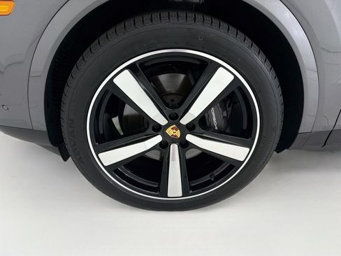 Certified 2024 Porsche Cayenne Coupe AWD/4WD image 30