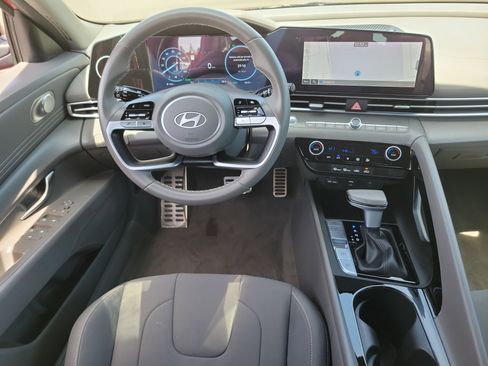 Certified 2025 Hyundai Elantra SEL FWD image 9