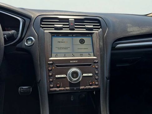 Used 2017 Ford Fusion Titanium FWD image 19