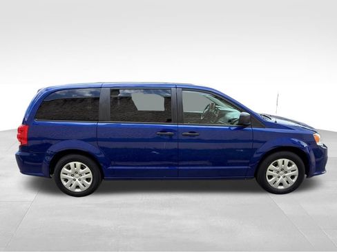 Used 2019 Dodge Grand Caravan SE w/ UConnect Hands-Free Group FWD image 4
