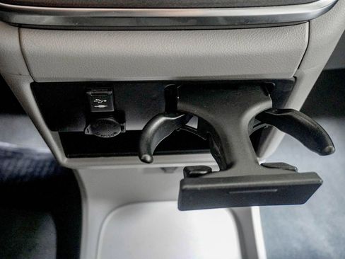 Used 2019 Toyota Sienna LE FWD image 27
