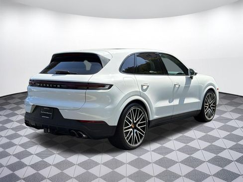 Used 2024 Porsche Cayenne AWD/4WD image 9