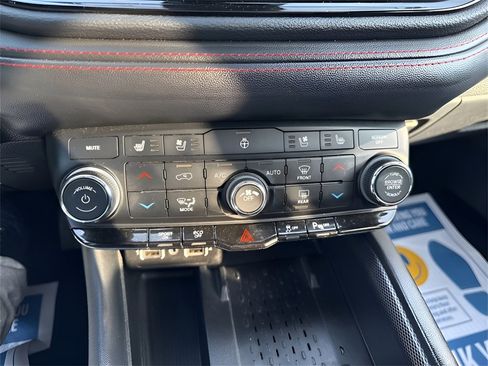 Used 2025 Dodge Durango R/T image 38