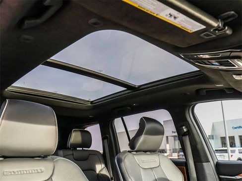 Used 2025 Jeep Grand Cherokee Summit image 17
