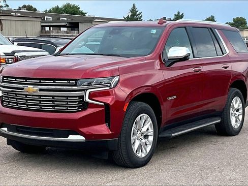 Used 2024 Chevrolet Tahoe Premier w/ Premium Package AWD/4WD image 7