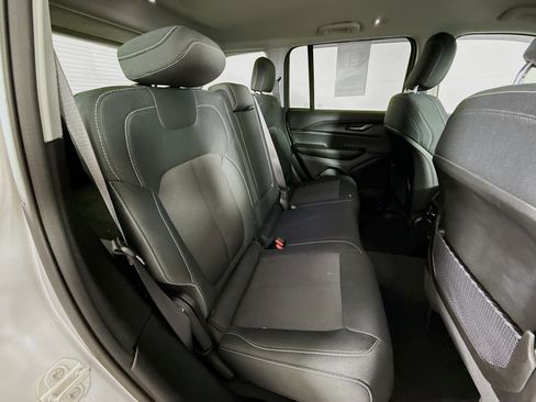 Used 2023 Jeep Grand Cherokee Laredo image 32