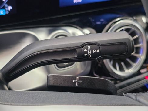 Used 2025 Mercedes-Benz GLB 250 4MATIC image 16