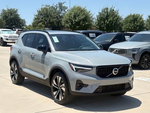 New 2026 Volvo XC40 B4 Plus w/ Protection Package Premier image 3