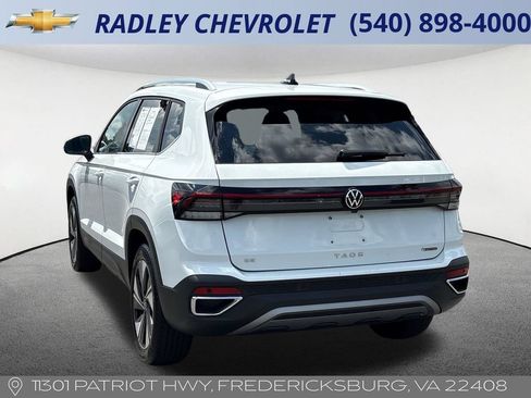 Used 2025 Volkswagen Taos SE AWD/4WD image 17