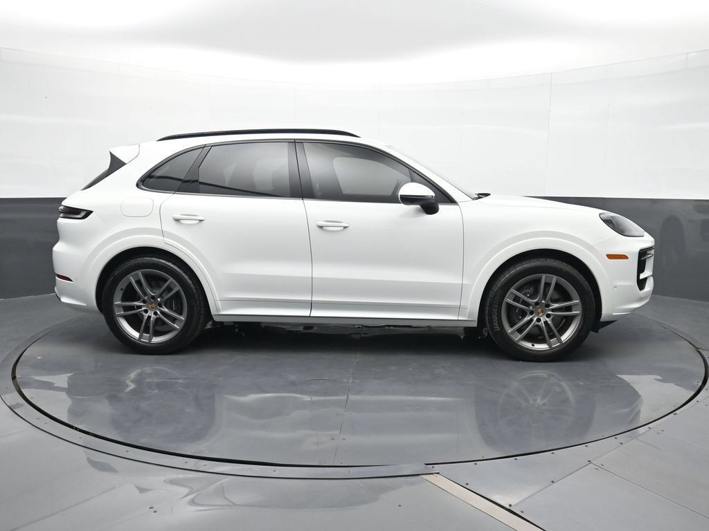 Certified 2025 Porsche Cayenne AWD/4WD image 21