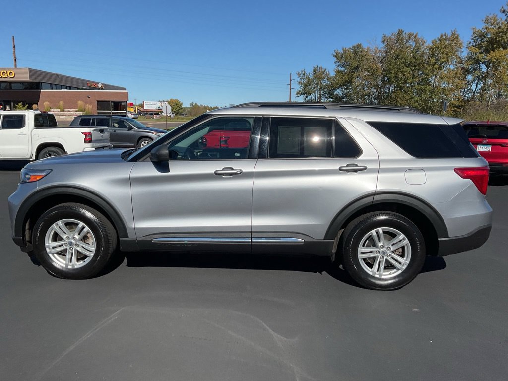Used 2020 Ford Explorer XLT w/ Comfort Package AWD/4WD image 8