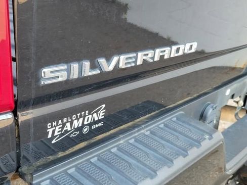 Used 2022 Chevrolet Silverado 2500 Custom w/ Custom Value Package AWD/4WD image 9