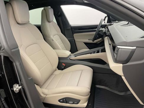 New 2026 Porsche Macan 4 Electric image 24